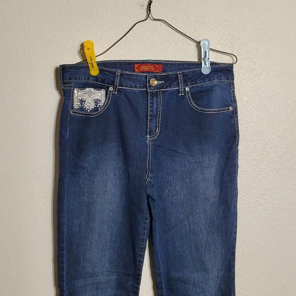 One 5 One Woman's Bootcut Jeans Size 12 Blue Sparkle Embellished Back Pockets - Picture 15 of 16